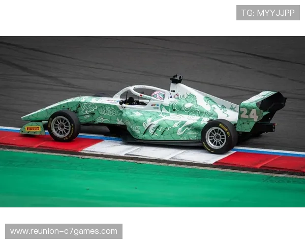 F1赛季最新动态揭秘车队策略与车手竞速表现分析