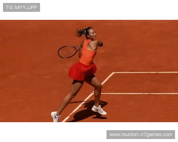 网坛焦点赛事回顾：顶尖球员激烈对决引发球迷热议